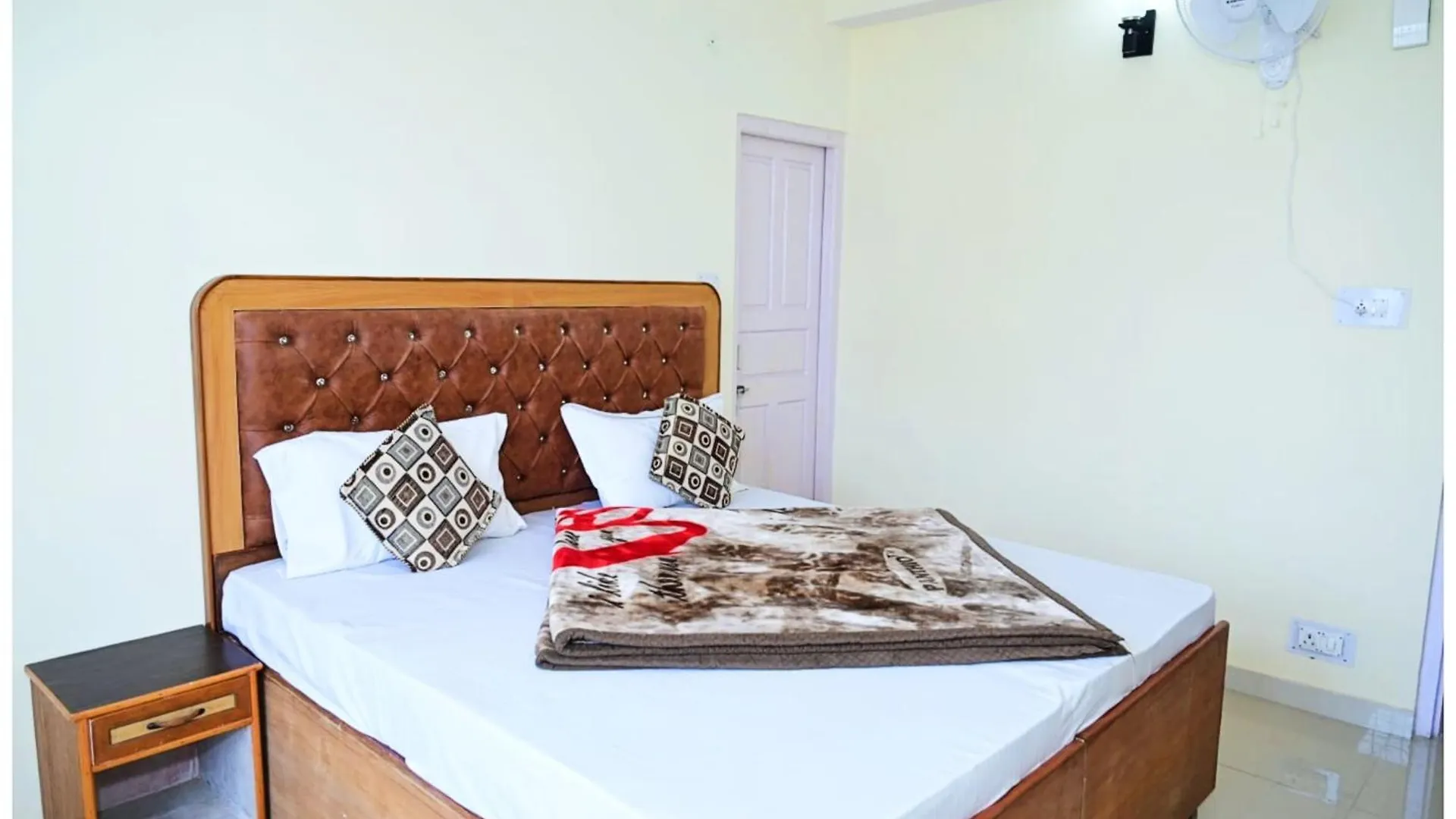 Hotel #Krishna B&B Shimla Near Mall Road- Free Wi-Fi And Restaurant & Mountain View -Best Hotel In Shimla!